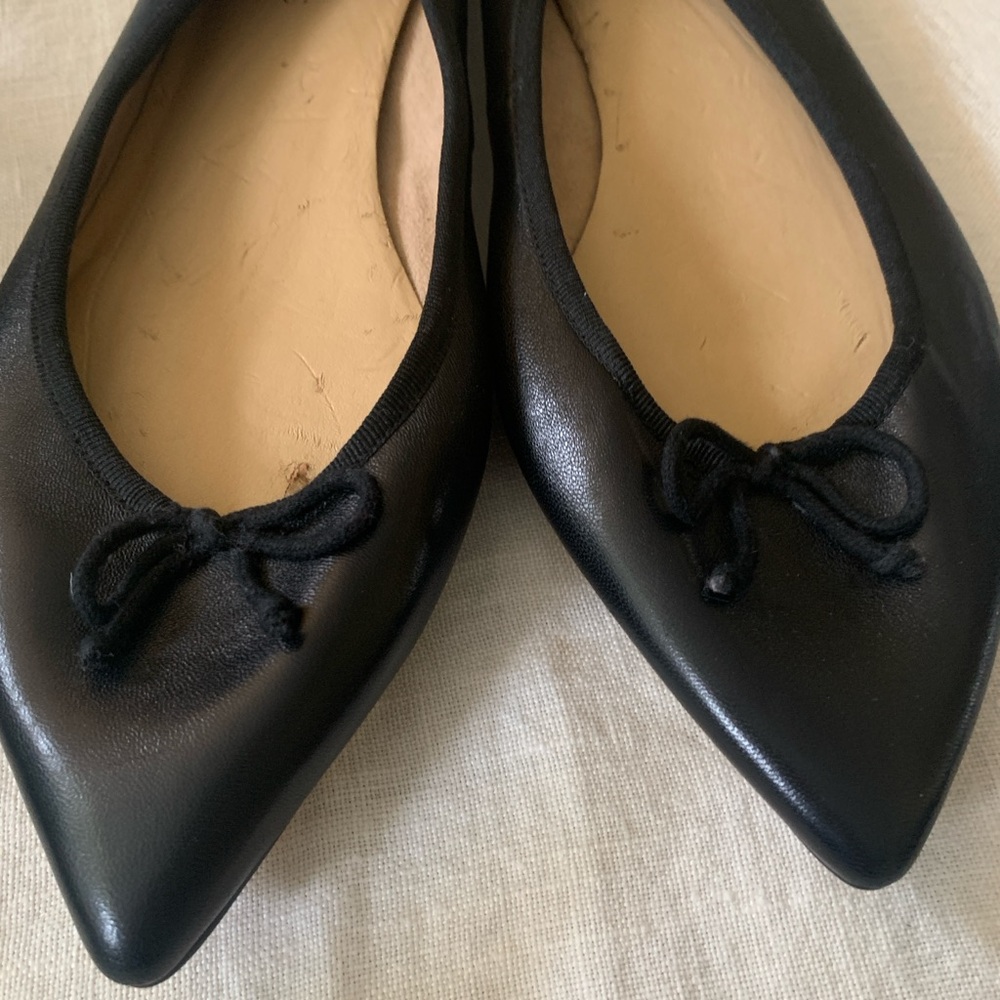 Talbots Napa Leather flats. 11M. Black. Low-heel, bow at the toe. Like new!